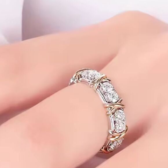 Luxurious Crystal-Embellished Bracelet - Picture 7 of 11